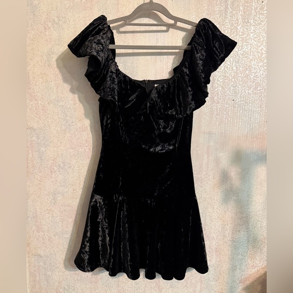 Mustard Seed Dresses & Skirts - Mustard Seed Black Velvet Mini Dress with Ruffle Shoulders, Prom, Winter Dance